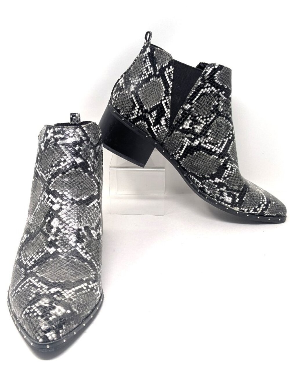 Bar III faux snakeskin Chelsea ankle boots Gabby Sz 10 M Black gray Dual Stretch